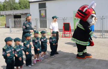 Как белорусских детей с пеленок готовят к войне