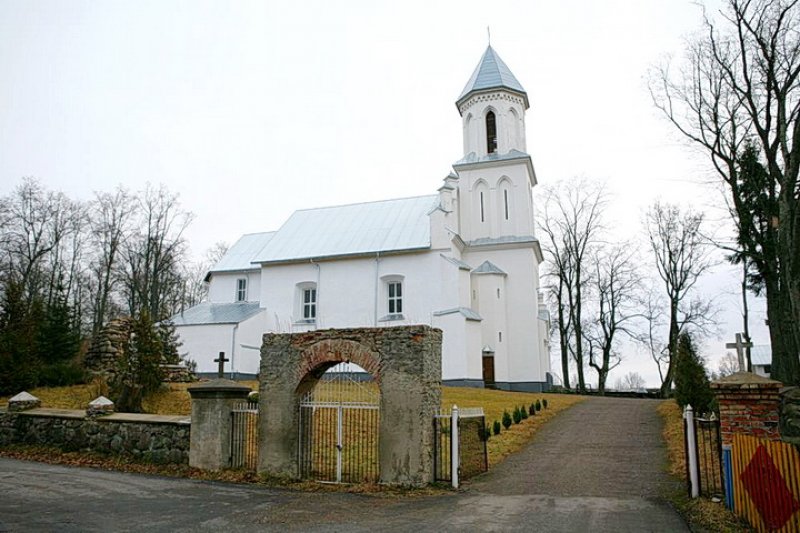 Скамейки в католических храмах