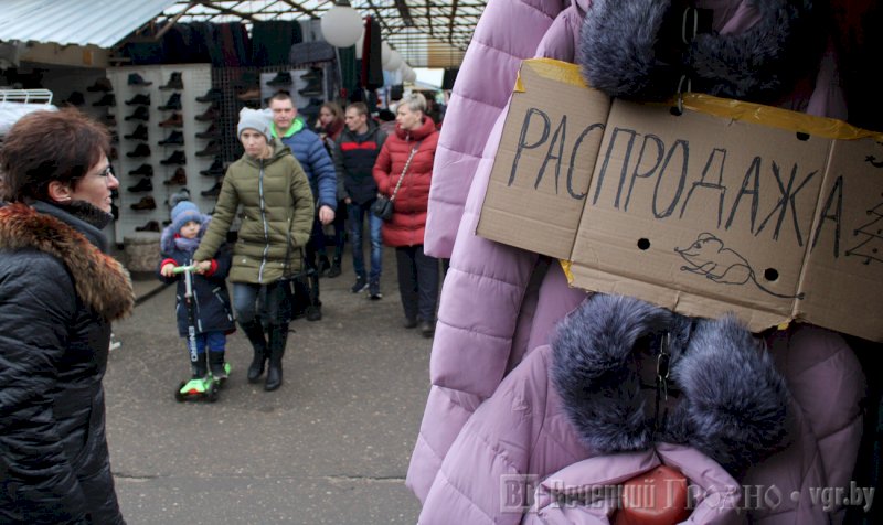 Под кистью мастеров городца гладкие добела обструганные доски превращались в картины с нехитрыми