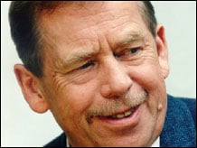 Вацлаву Гавелу -- 73 года
