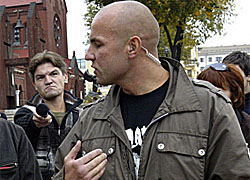 Омоновцы пытались разогнать пикет в поддержку Козулина