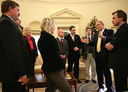 Джордж Буш встретился с белорусскими демократами (Фото)
