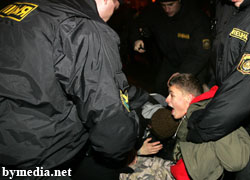 Riot policemen brutally assaulted participants of rally “For Independent Belarus!” (VIDEO)