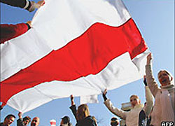 Польская прокуратура запретила бело-красно-белый флаг?