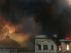 В Египте сгорело здание парламента