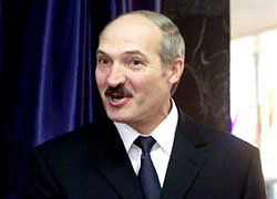 Лукашенко не замечает свиного гриппа в Беларуси, но дает гуманитарную помощь Украине