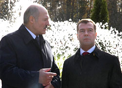 Лукашенко приехал к Медведеву, потому что напуган обвалом российского рубля (Видео)