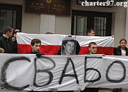 Trial over political prisoner Barazenka: spontaneous protests and regime’s provocatipons (Photo, video)