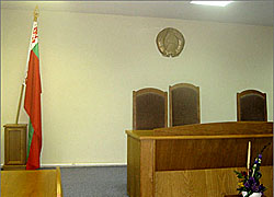 Жалобу Светланы Завадской отклонили под перевернутым официальным флагом (Фото)