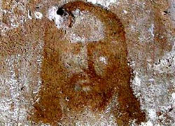 В белорусском монастыре на стене появился нерукотворный лик Христа (Фото)