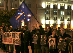 Молодые белорусы напомнили Евросоюзу о политзаключенных и исчезнувших (Фото, видео)