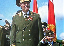 Sasha Gusov made photo session for Belarusian dictator at military parade