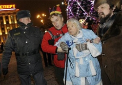 В канун нового года в Москве разогнали марш несогласных (Фото)