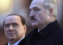 Любитель диктаторов Берлускони