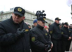 Belarusian riot militia defends Lukashenka and Hitler (Video)