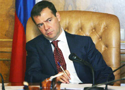 Медведев ответил Порошенко в Фейсбуке