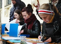 Начался сбор подписей за Андрея Санникова (Фото, обновлено)