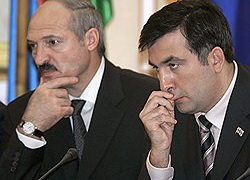 Саакашвили поблагодарил Лукашенко за непризнание Абхазии и Южной Осетии