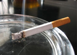 В Беларуси курит каждый второй мужчина