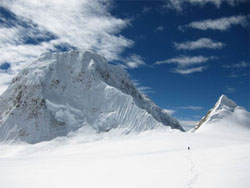 На поиски пропавших в Гималаях альпинистов нет денег