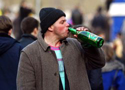Минчан на «выборы» завлекают выпивкой
