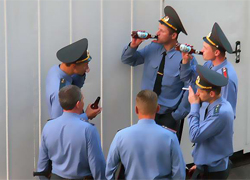 Пьяная милиция рассекает по белорусским дорогам