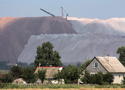 Деревню над аварийным рудником спасут обещаниями