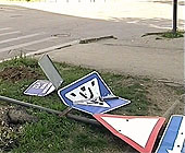 Учащиеся Светлогорска сломали 26 дорожных знаков и светофор