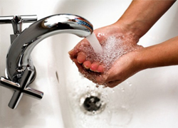 90 процентов людей не моют руки перед едой