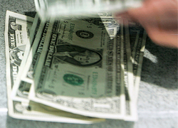 Banks sell US dollar at 9990 Belarusian rubles