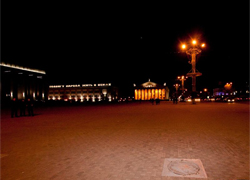 ОМОН оккупировал Октябрьскую площадь (Фото, видео)