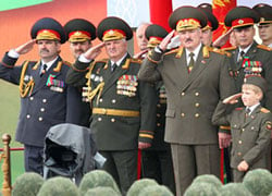 Подельники Лукашенко стали международными преступниками