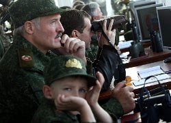 «Коммерсант»: В драку из-за Лукашенко никто лезть не будет