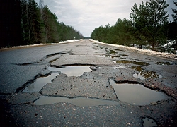 Стало известно, где в Украине самые плохие дороги