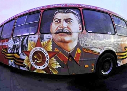 По Минску пустят автобус с изображением Сталина
