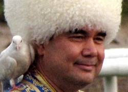 Лукашэнка павіншаваў Туркменбашы
