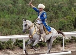 В Туркменистане посвятили оды коням Бердымухамедова