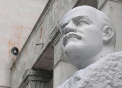 Monument to Lenin removed from Horki central square