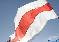 Милиция заставила снять национальный флаг с частного дома в Барановичах