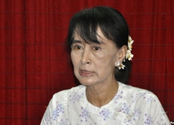 Аун Сан Су Чжы ўпершыню за 24 гады едзе за мяжу