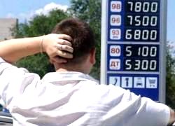 «Белнефтехим» хочет отпустить цены на бензин