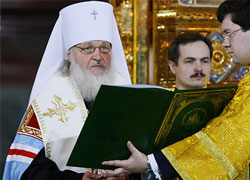 Патриарх Кирилл попросил священников отказаться от клоунады