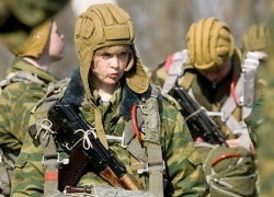 В России хотят призвать женщин в армию