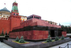 Тело Ленина оставят в мавзолее во время ремонта