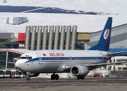Самолет «Белавиа» пробил колесо в Домодедово