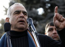 Лидер оппозиции Армении объявил голодовку