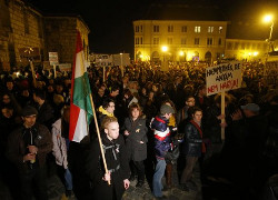 Венгры протестуют против поправок в Конституцию