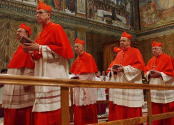 Конклав в Риме начинает выборы нового Папы