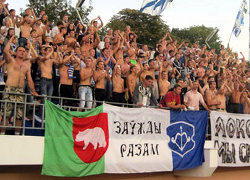 Футбольных фанатов заставят писать баннеры по-русски?