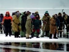 Со льдин в Рижском заливе эвакуировано 200 рыбаков